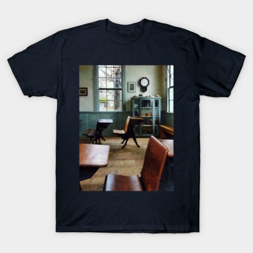 Teachers - One Room Schoolhouse With Clock T-Shirt